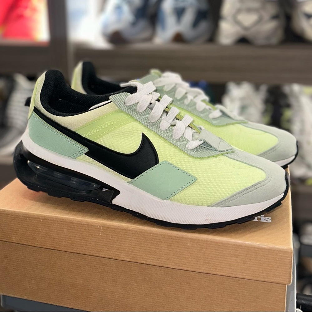 Nike Air Max Pre-Day in Green and Black